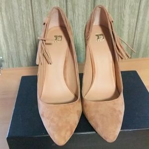 Size 10 suede JLo pumps barely worn